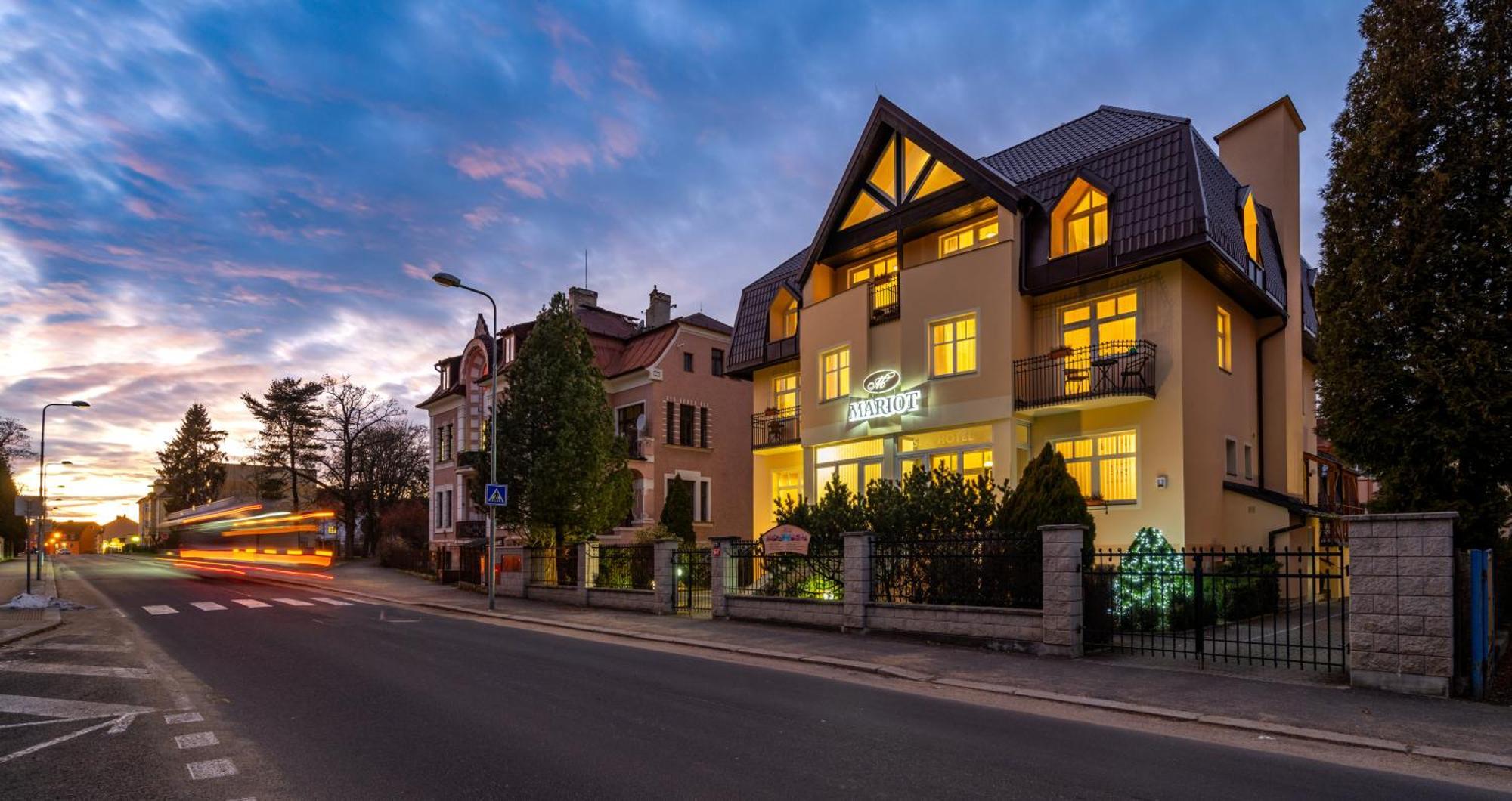 Hotel Sanatorium Mariot Франтішкови-Лазнє Екстер'єр фото